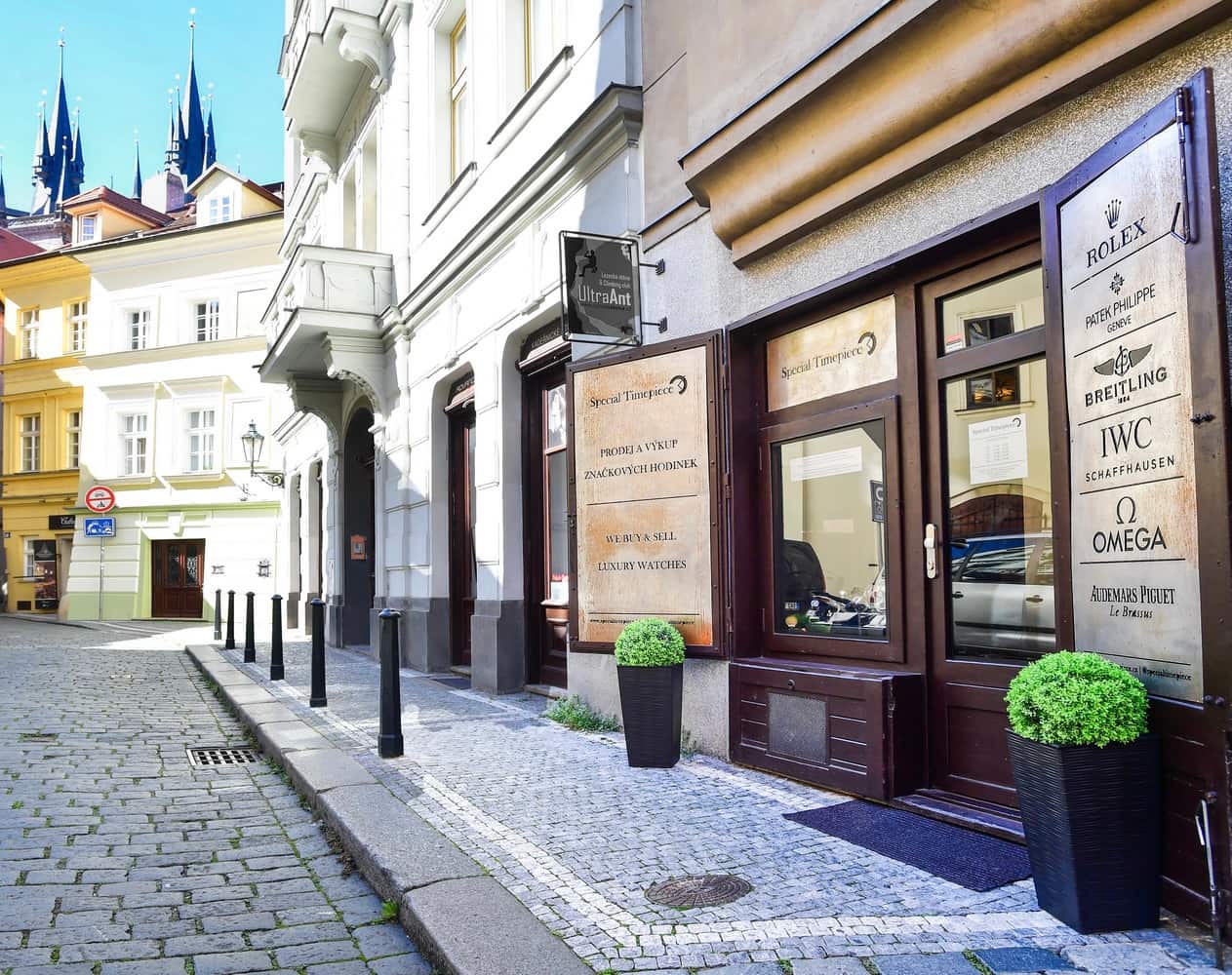Kousek od Staroměstského náměstí, s parkováním v okolí