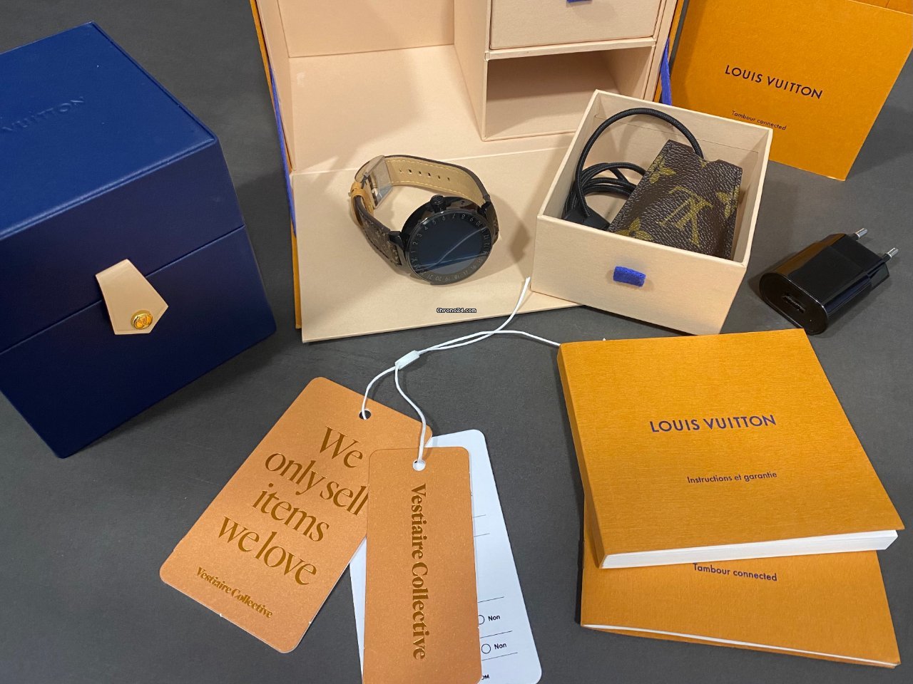 Louis Vuitton  - Tambour Connected