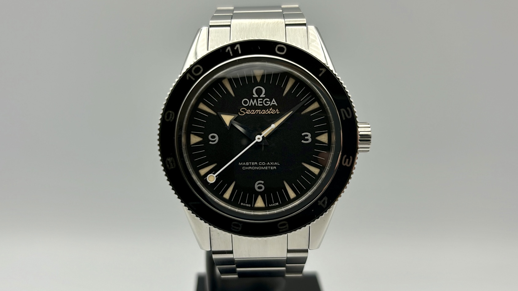 Omega Seamaster 300 Master Co-Axial Spectre - 233.32.41.21.01.001