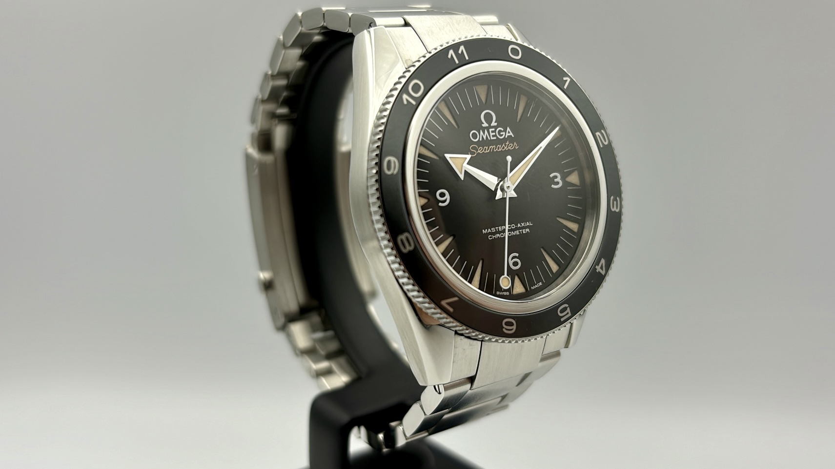 Omega Seamaster 300 Master Co-Axial Spectre - 233.32.41.21.01.001