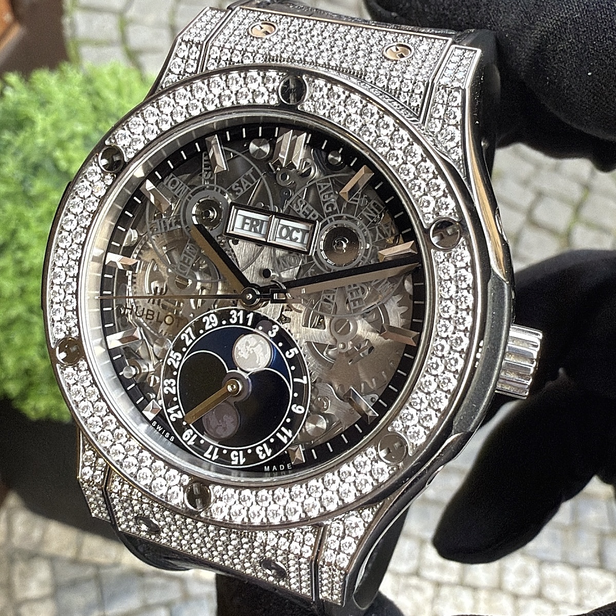 Hublot Classic Fusion Aerofusion 42mm Moonphase Pave