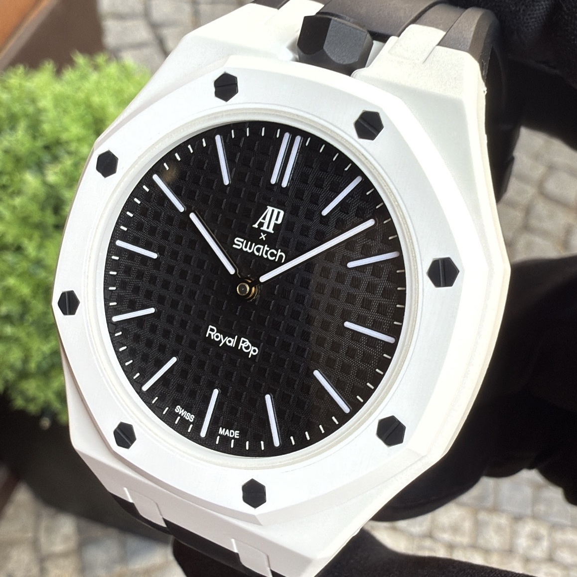 Swatch x AP Royal Pop Ocho Negro