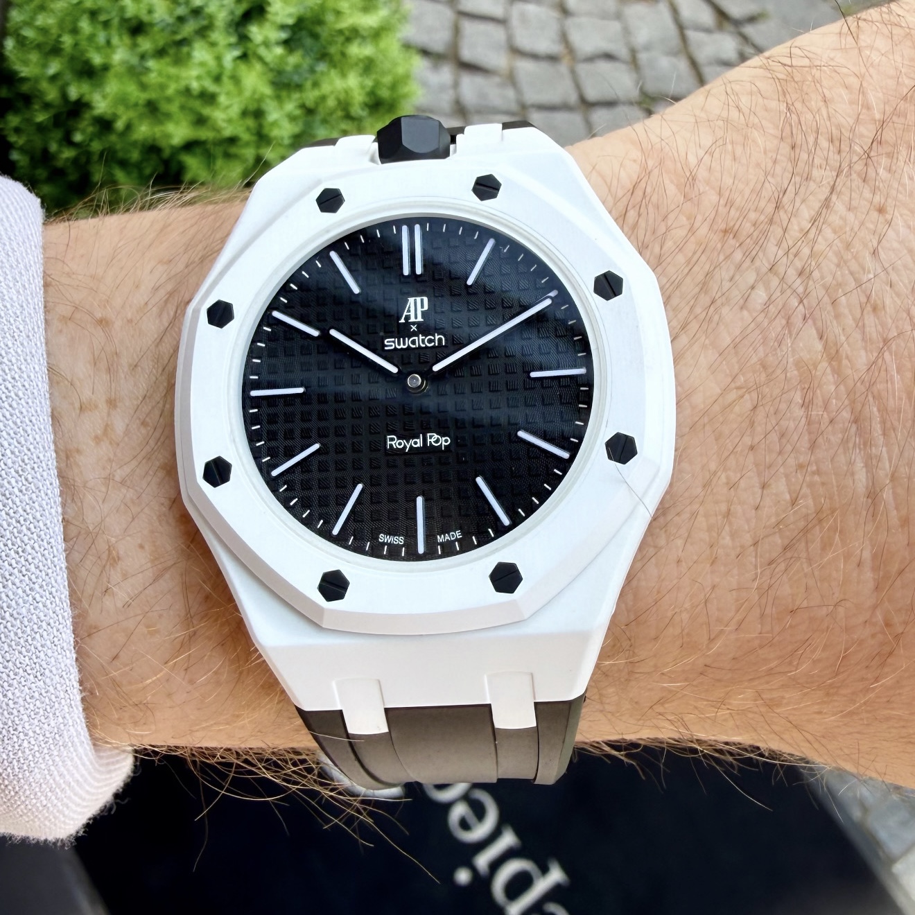 Swatch x AP Royal Pop Ocho Negro